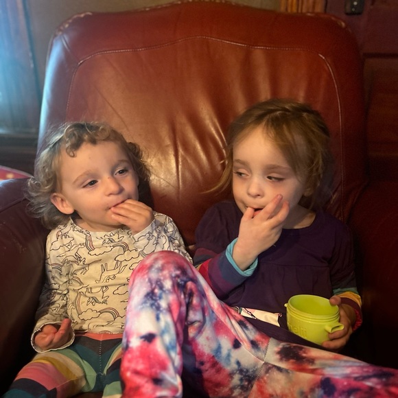 Hi!!! I’m Dawn!! ❤️💜💙💚💛🧡🖤🌈🎈🦖🎪🦔🎨 - Picture 9 of 9